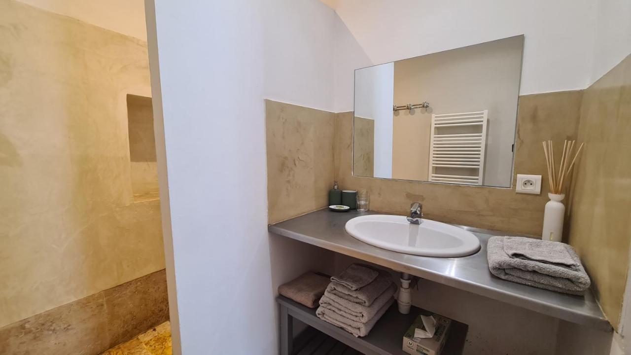 Cocon Du Papillon A Lourmarin Apartment Exterior photo